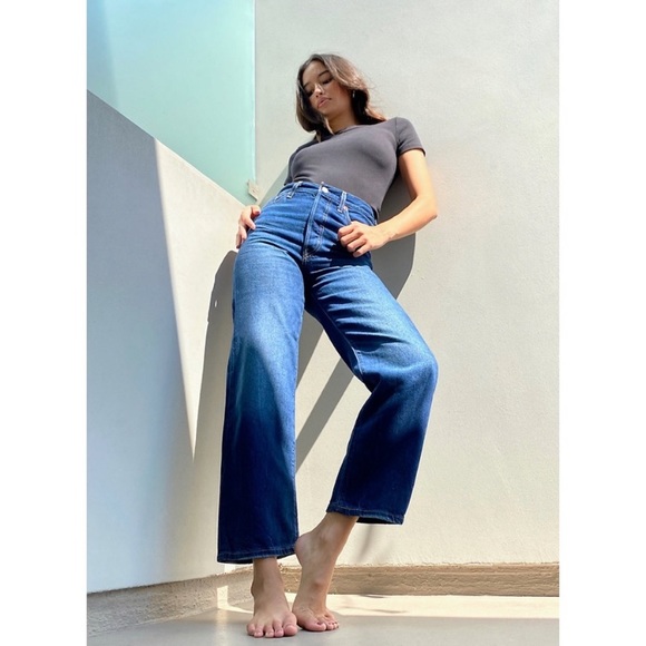 Levi's® Premium RIBCAGE STRAIGHT ANKLE JEANS - Picture 2 of 6